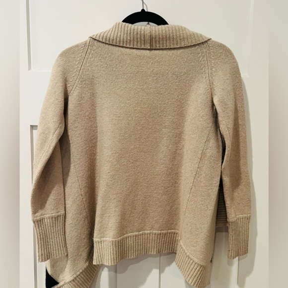 Banana Republic cardigan - Picture 2 of 4